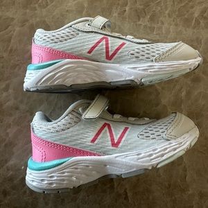 Toddler girl size 7 new balance tennis shoes BRAND NEW